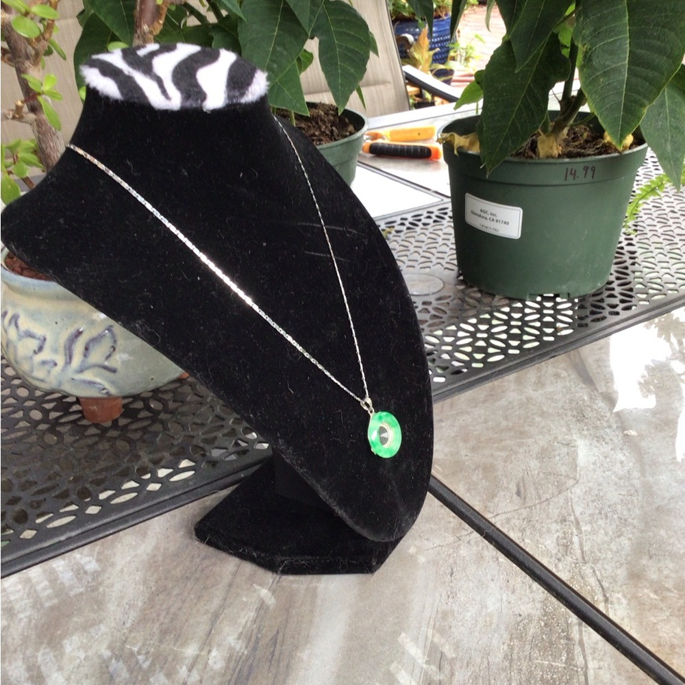 Beautiful necklace - Picture 2 of 3